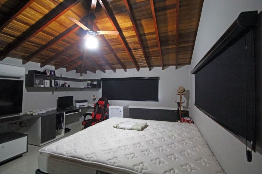 Casa de Condomínio à venda com 4 quartos, 340m² - Foto 4