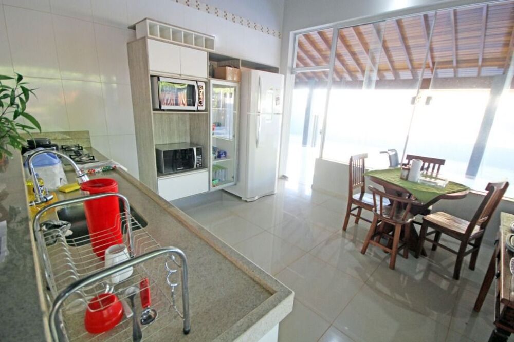 Casa de Condomínio à venda com 4 quartos, 340m² - Foto 2
