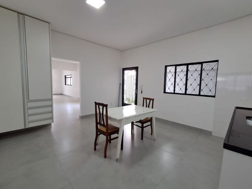 Casa à venda com 3 quartos, 163m² - Foto 1