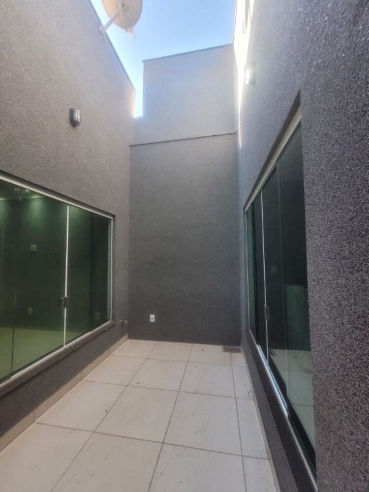 Casa à venda com 3 quartos, 180m² - Foto 1