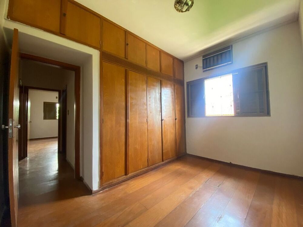 Casa à venda e aluguel com 3 quartos, 180m² - Foto 1