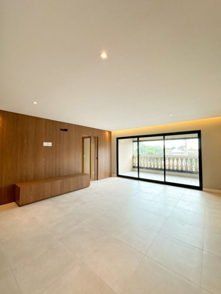 Apartamento à venda com 3 quartos, 123m² - Foto 1