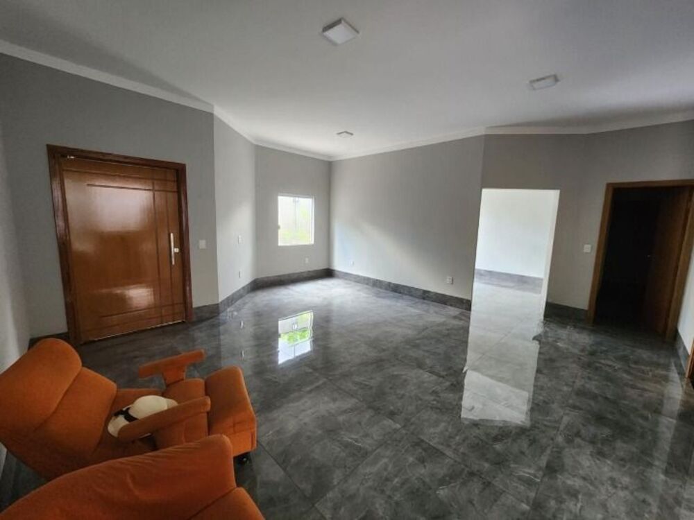 Casa à venda com 3 quartos, 264m² - Foto 1