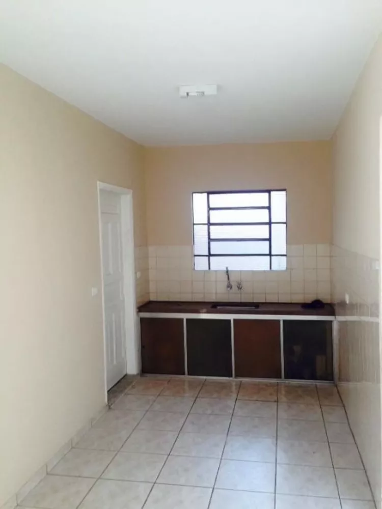 Casa à venda e aluguel com 4 quartos, 180m² - Foto 2