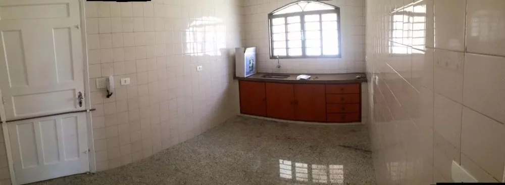 Casa à venda e aluguel com 4 quartos, 180m² - Foto 4