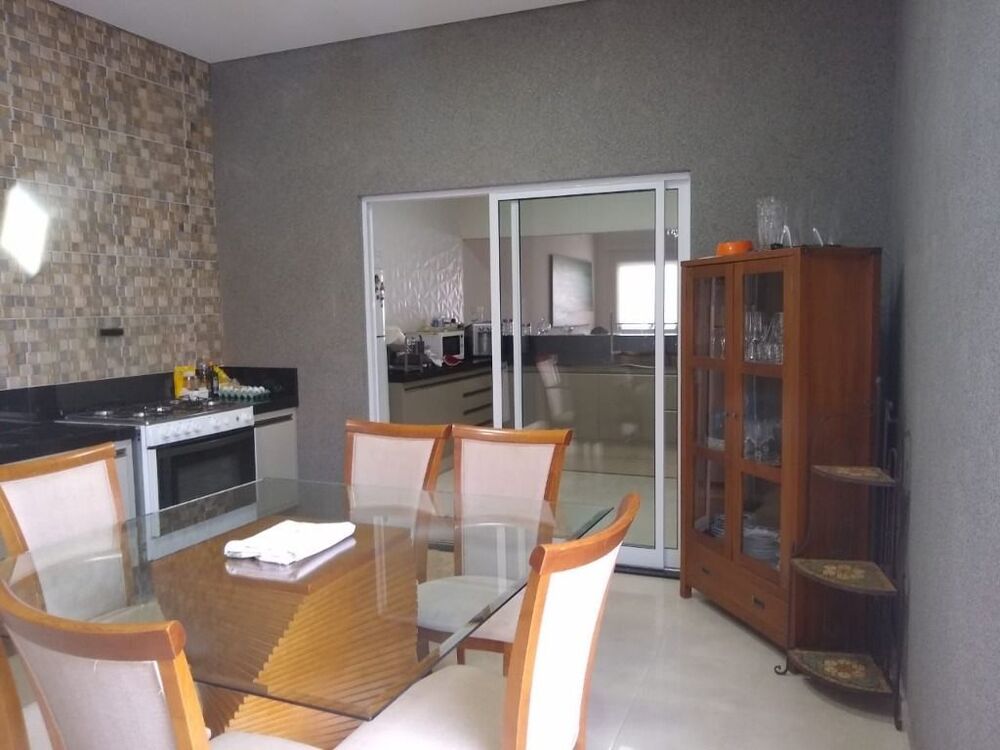 Casa à venda com 3 quartos, 120m² - Foto 1