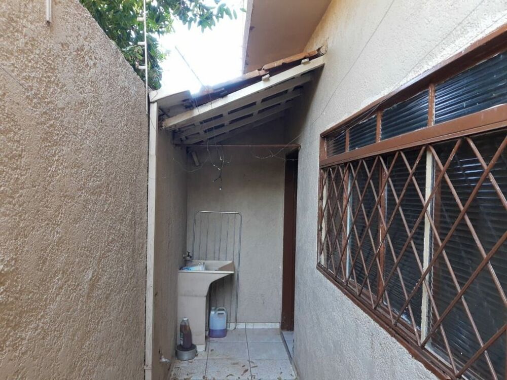 Casa à venda com 5 quartos, 240m² - Foto 2