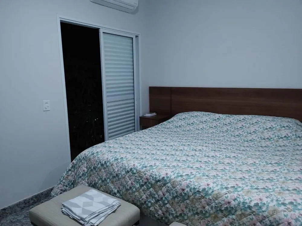Casa, 3 quartos, 244 m² - Foto 1