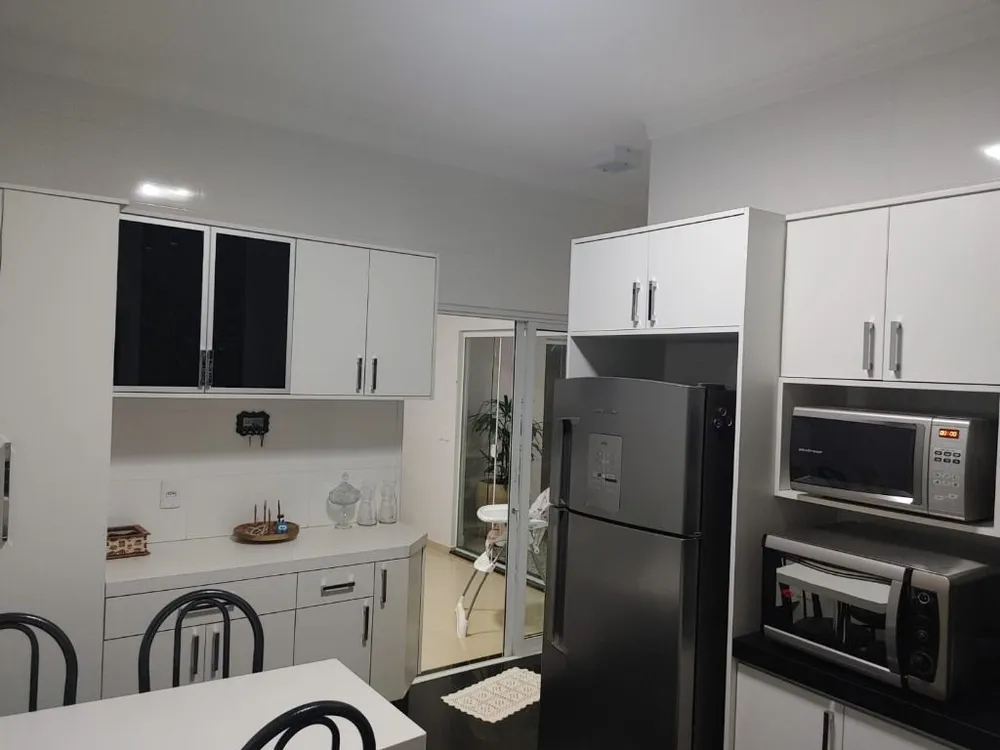 Casa, 3 quartos, 244 m² - Foto 2