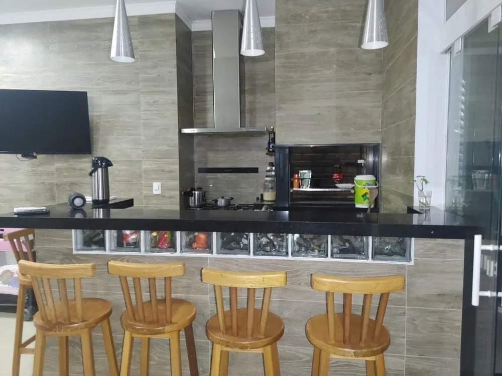 Casa, 3 quartos, 244 m² - Foto 1