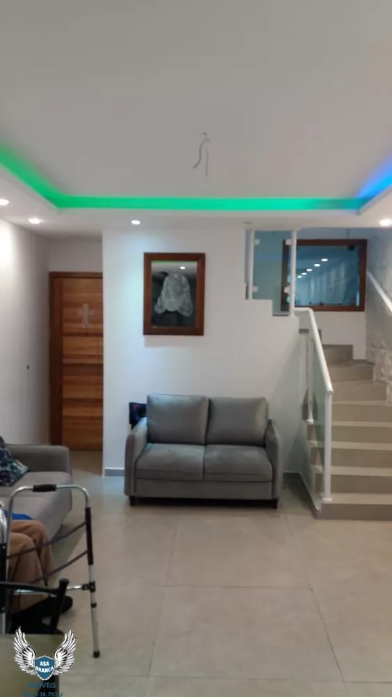 Sobrado à venda com 3 quartos, 210m² - Foto 1