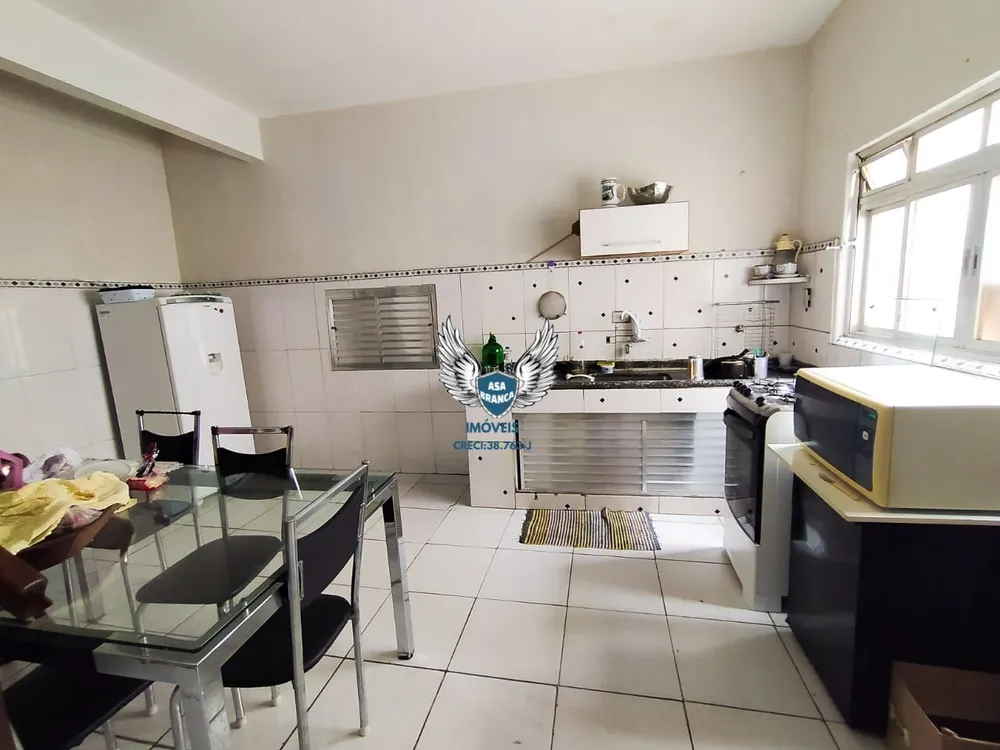 Casa, 5 quartos, 208 m² - Foto 1