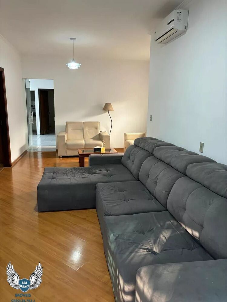 Casa à venda com 3 quartos, 179m² - Foto 2