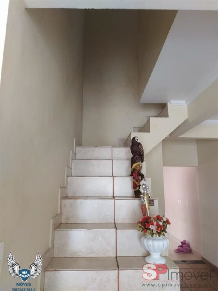 Sobrado à venda com 4 quartos, 100m² - Foto 4