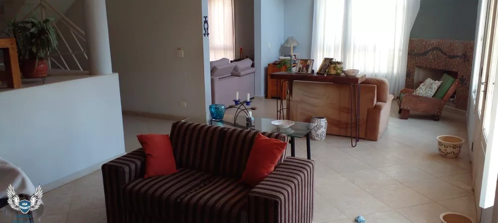 Casa de Condomínio à venda com 4 quartos, 300m² - Foto 2