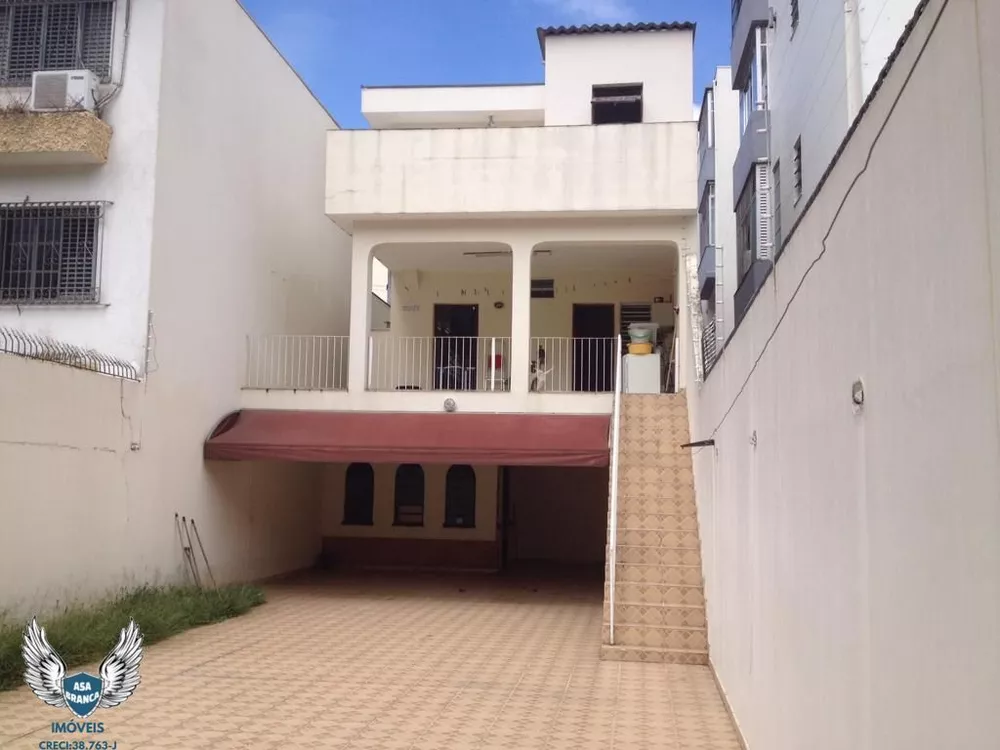 Sobrado à venda com 4 quartos, 298m² - Foto 1