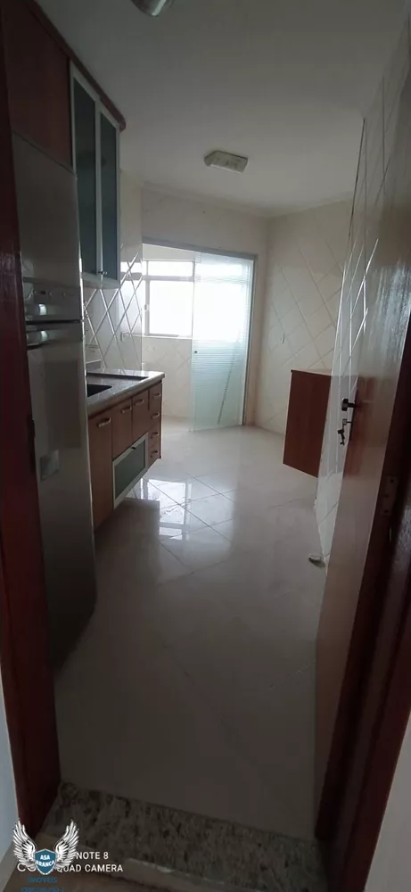 Apartamento à venda com 2 quartos, 62m² - Foto 2