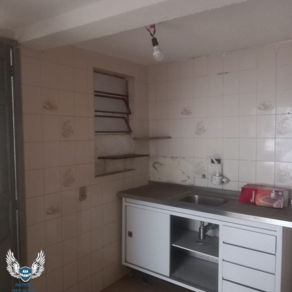 Casa à venda com 3 quartos, 98m² - Foto 1