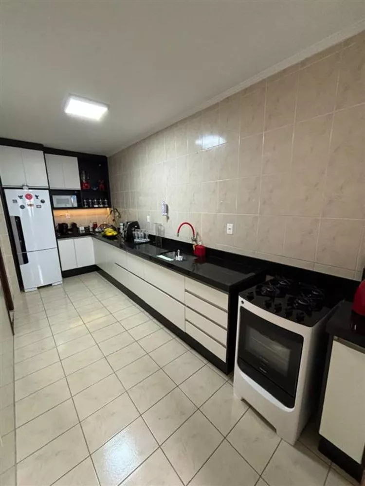 Apartamento à venda com 2 quartos, 83m² - Foto 3