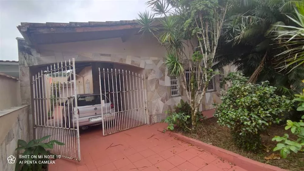 Casa à venda com 4 quartos, 230m² - Foto 2