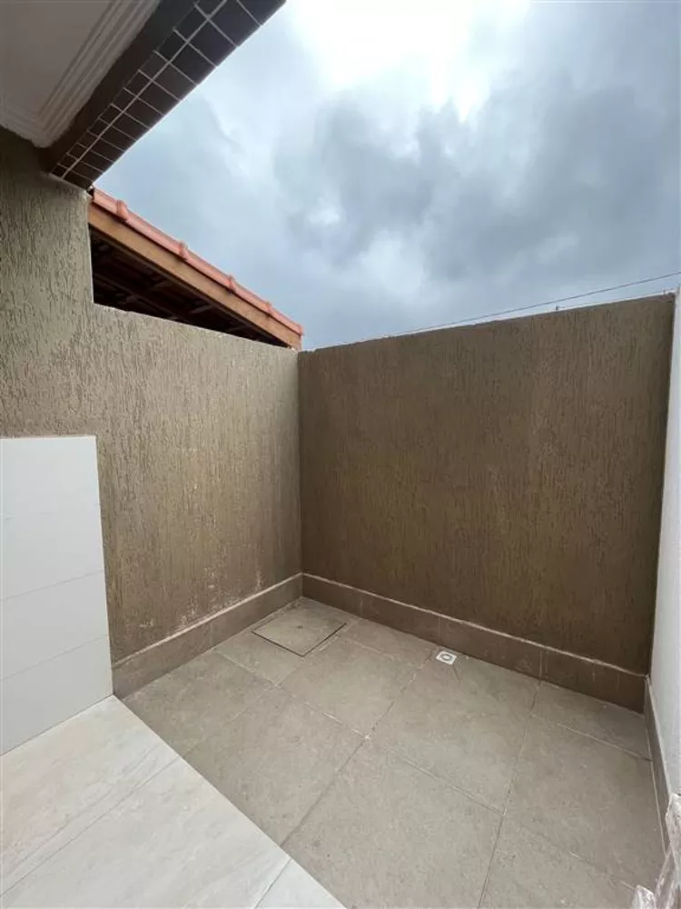 Casa à venda com 2 quartos, 56m² - Foto 8