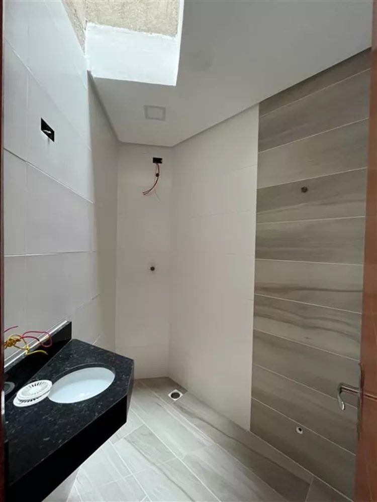 Casa à venda com 2 quartos, 56m² - Foto 2