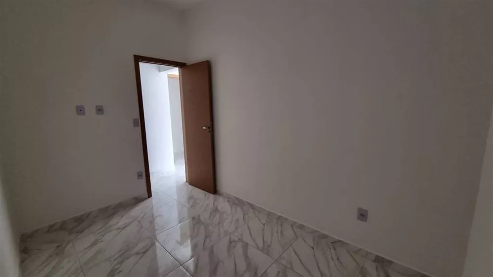 Casa à venda com 2 quartos, 62m² - Foto 3