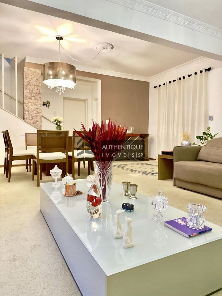 Casa à venda com 3 quartos, 318m² - Foto 1