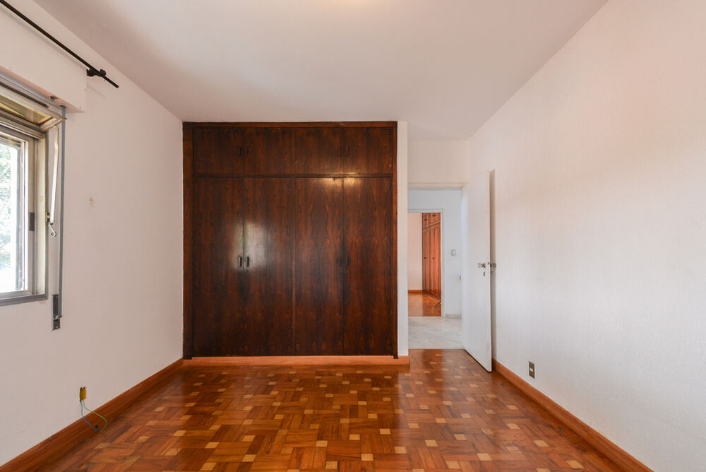 Casa à venda com 3 quartos, 250m² - Foto 2