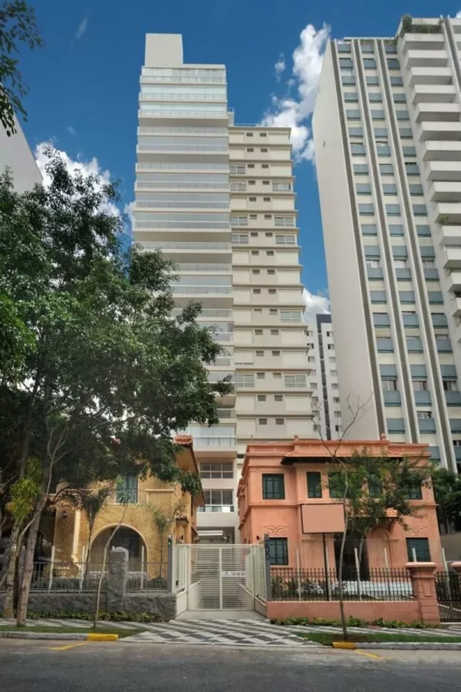 Apartamento à venda com 4 quartos, 25000m² - Foto 1