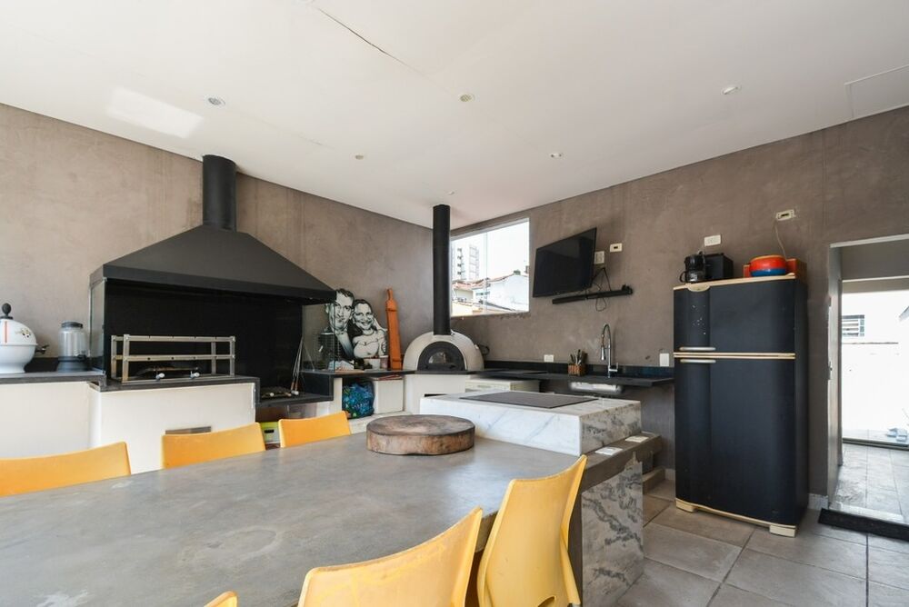 Casa à venda com 4 quartos, 214m² - Foto 2