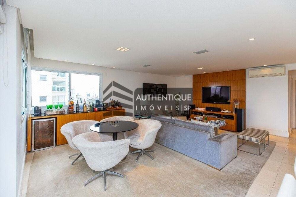 Apartamento à venda com 4 quartos, 240m² - Foto 1