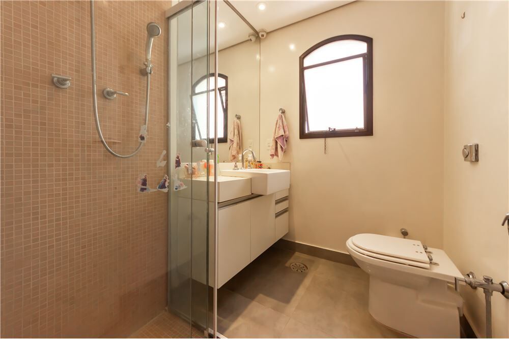 Apartamento à venda com 4 quartos, 225m² - Foto 3