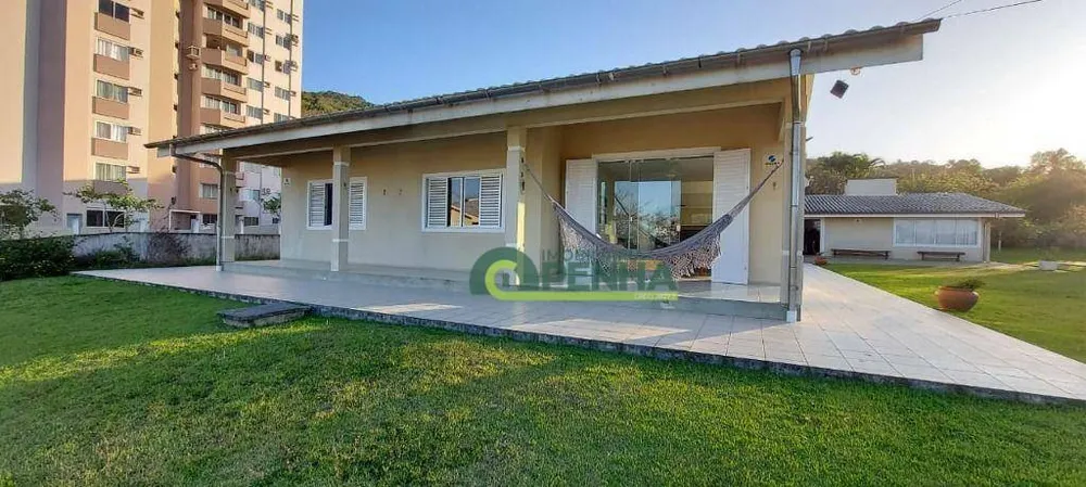 Casa, 4 quartos, 300 m² - Foto 1