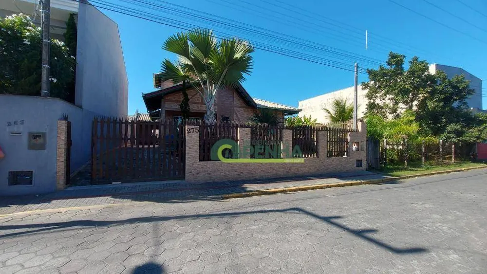 Casa, 5 quartos, 250 m² - Foto 1