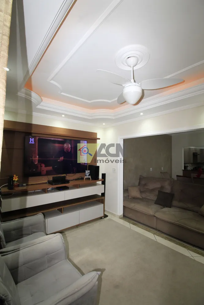 Casa, 3 quartos, 240 m² - Foto 2