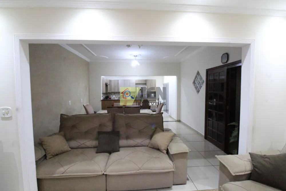Casa, 3 quartos, 240 m² - Foto 1