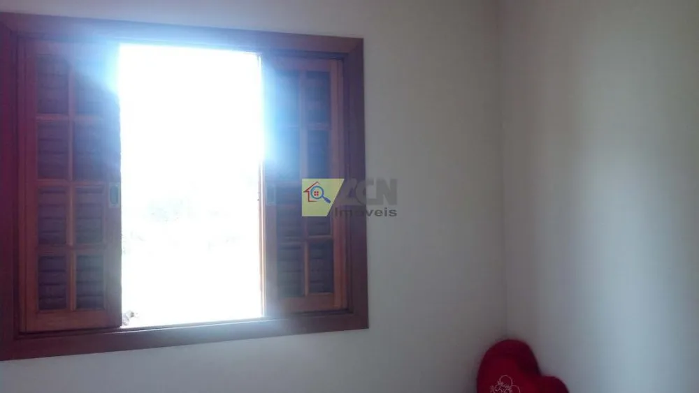 Chácara, 3 quartos, 1232 m² - Foto 1