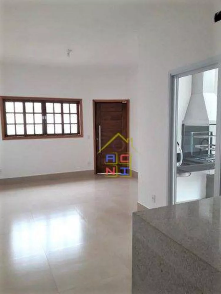 Casa à venda com 2 quartos, 80m² - Foto 1