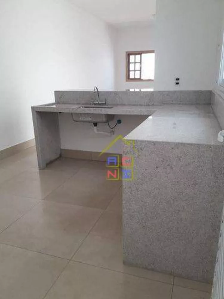 Casa à venda com 2 quartos, 80m² - Foto 4