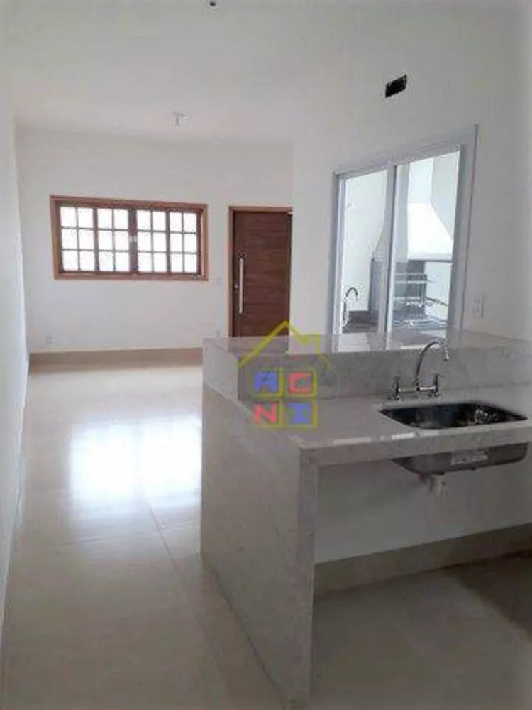 Casa à venda com 2 quartos, 80m² - Foto 2