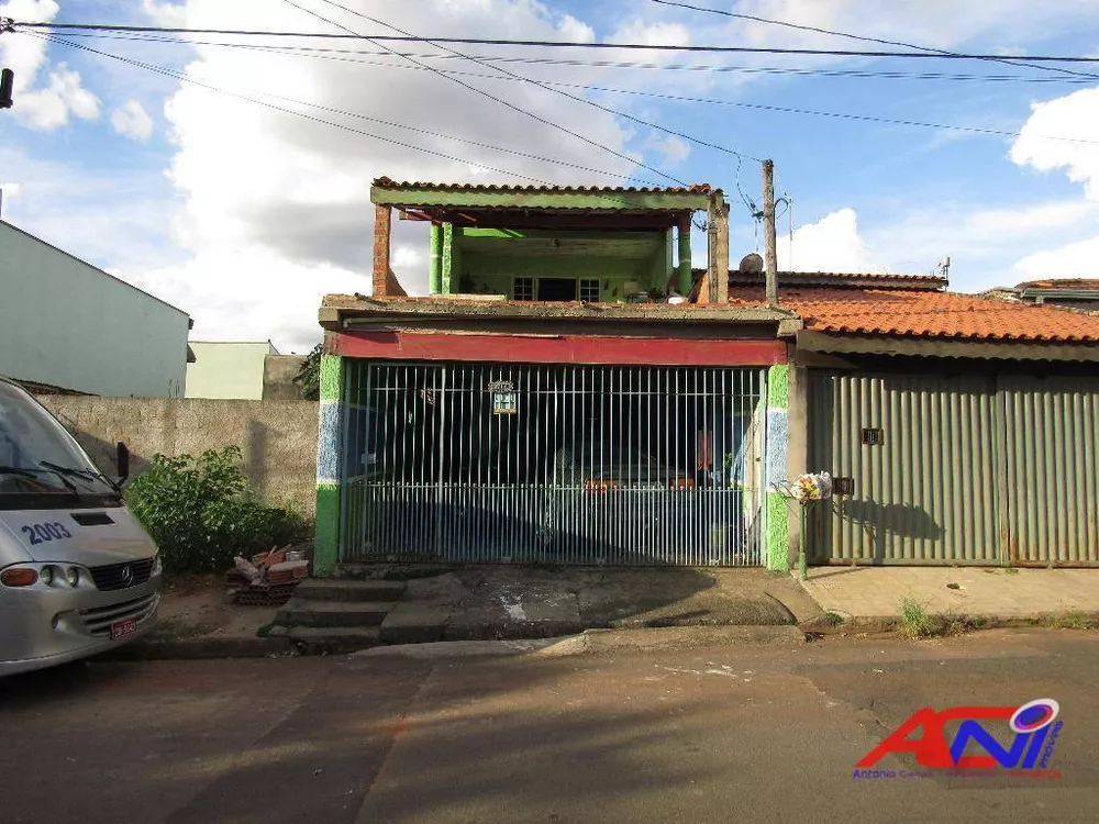 Sobrado à venda com 3 quartos, 230m² - Foto 1