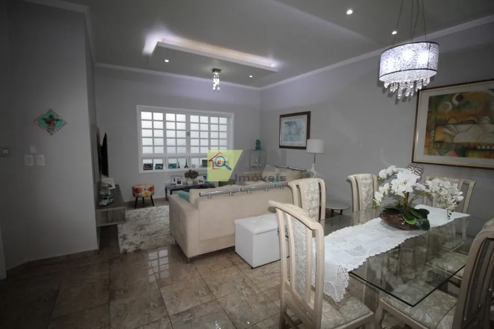 Casa, 4 quartos, 261 m² - Foto 1