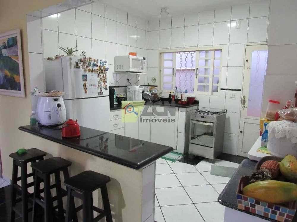 Casa, 4 quartos, 180 m² - Foto 1