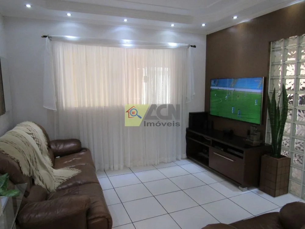 Casa, 4 quartos, 220 m² - Foto 1