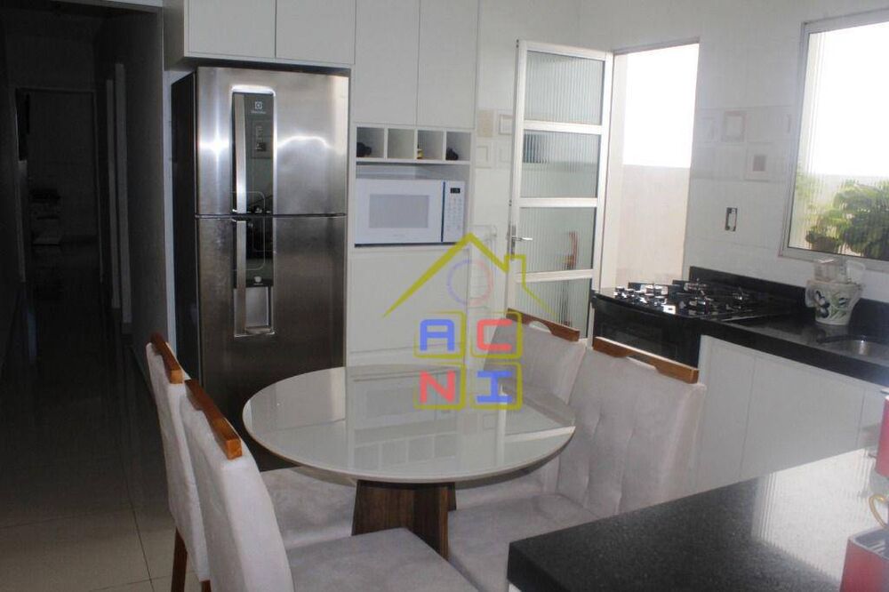 Casa à venda com 2 quartos, 130m² - Foto 11