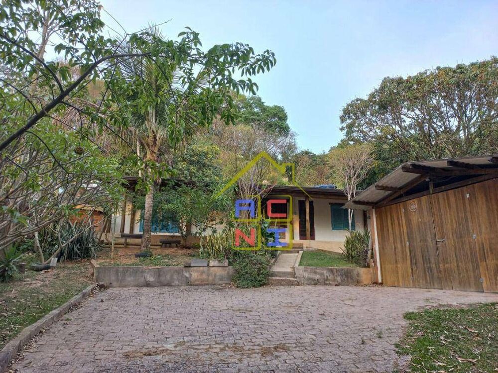 Chácara à venda com 4 quartos, 300m² - Foto 2