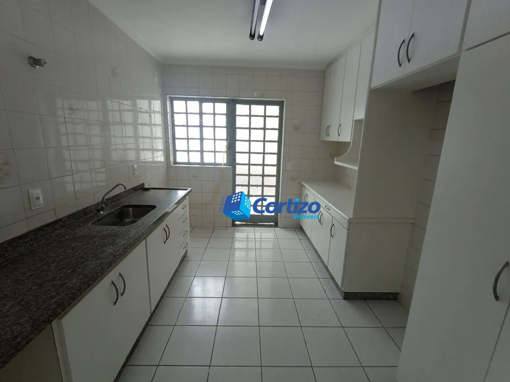 Casa, 3 quartos, 200 m² - Foto 2