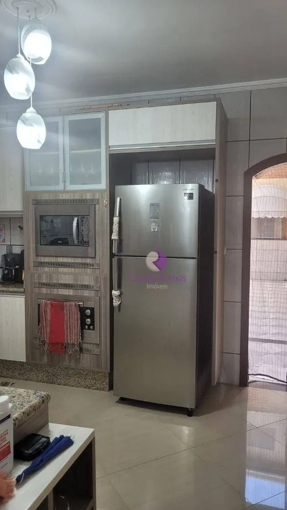 Sobrado, 3 quartos, 258 m² - Foto 1