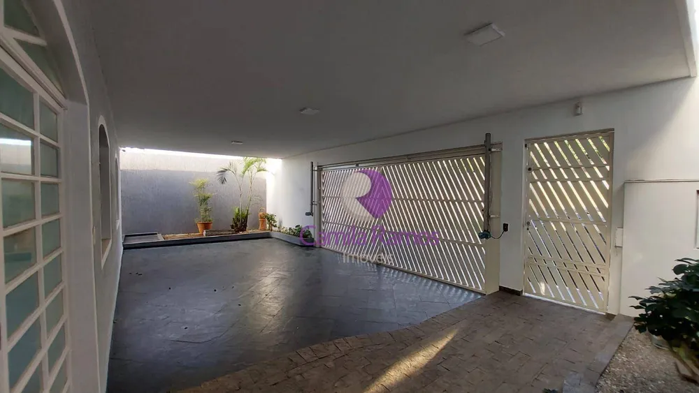 Casa, 4 quartos, 243 m² - Foto 1